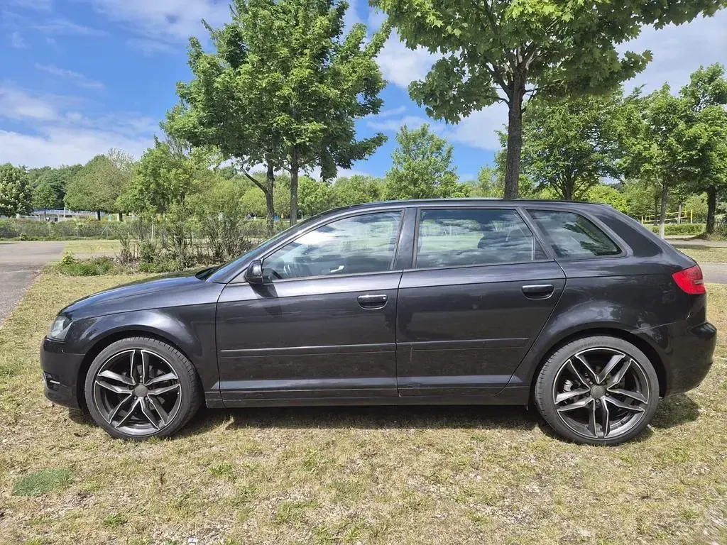 Używany Audi A3 Ambiente 140 KM (102 kW) 2010 Szary Hatchback
