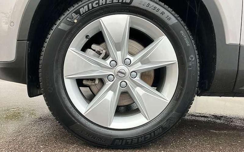 Gebraucht Volvo XC40 Core 163 PS (119 kW) 2025 Silber SUV