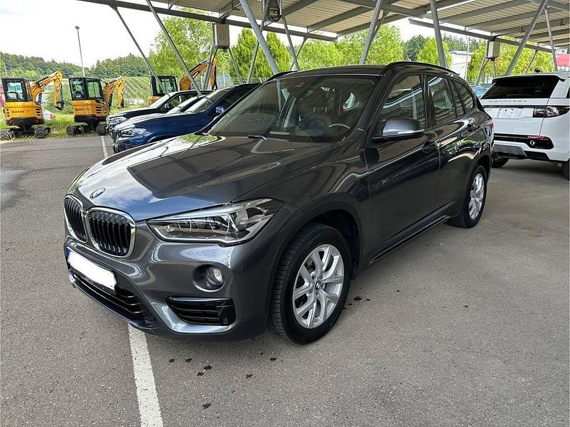 Grau Gebraucht 2019 BMW X1 Sport Line SUV | 19.890 € (Guter Preis) - Bild 1/4