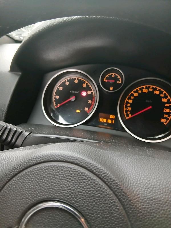 Schwarz Gebraucht 2006 Opel Astra GTC Limousine | 3.500 € (Fairer Preis) - Bild 1/4