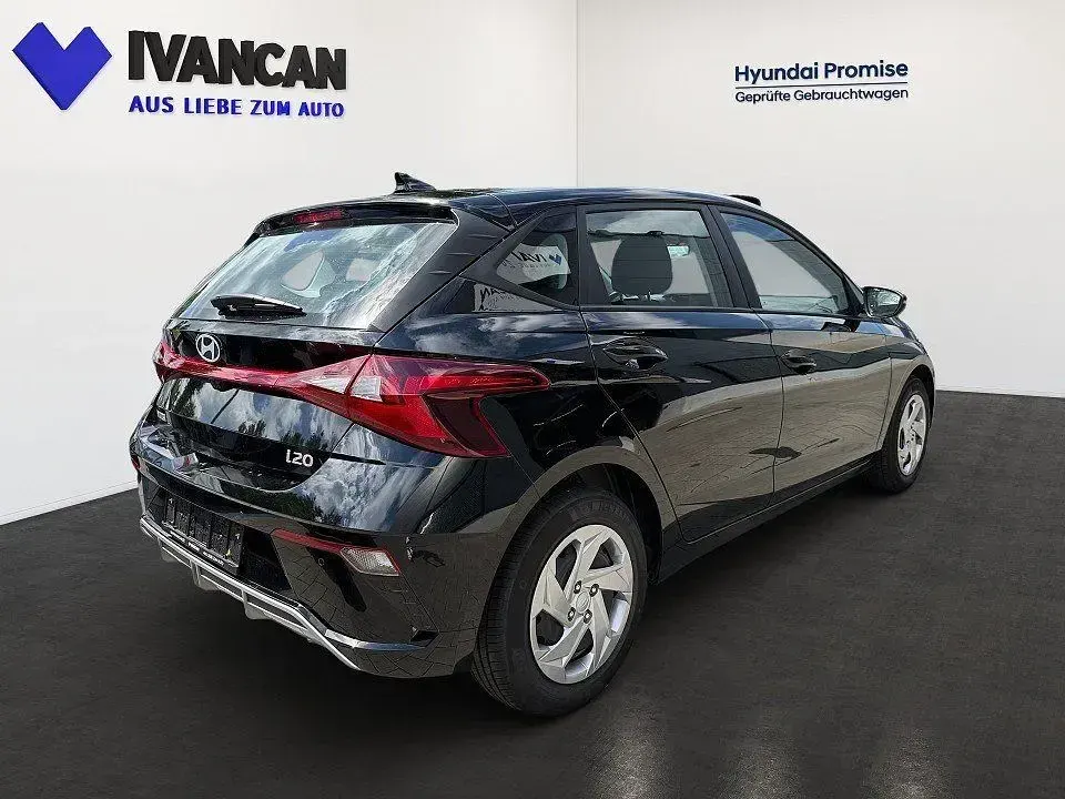 Gebraucht Hyundai i20 Select 101 PS (74 kW) 2025 Schwarz Kleinwagen