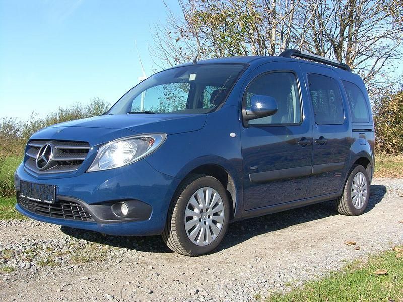 Blau Gebraucht 2017 Mercedes Citan 111 Kombi | 7.021 € (Guter Preis) - Bild 1/4