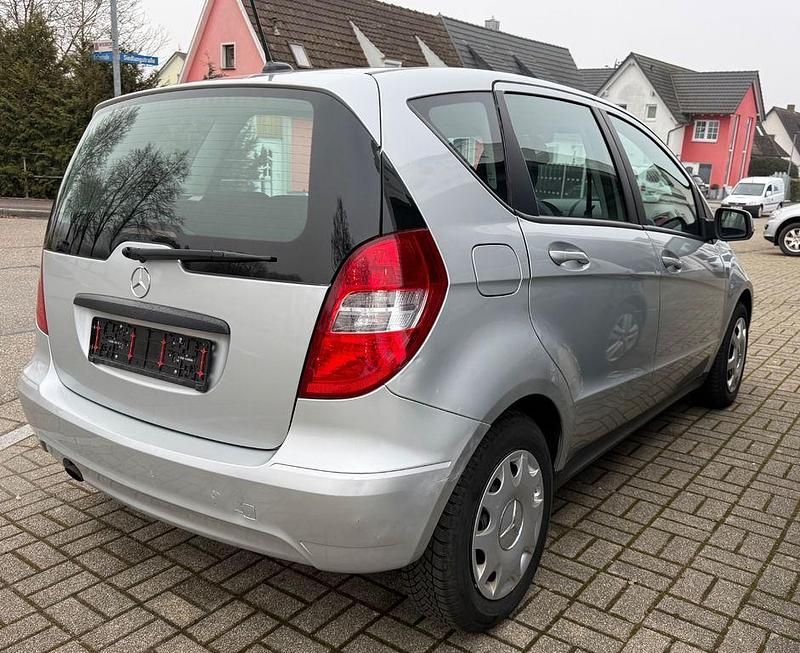 Gebraucht Mercedes A180 116 PS (85 kW) 2011 Silber Van / Kleinbus