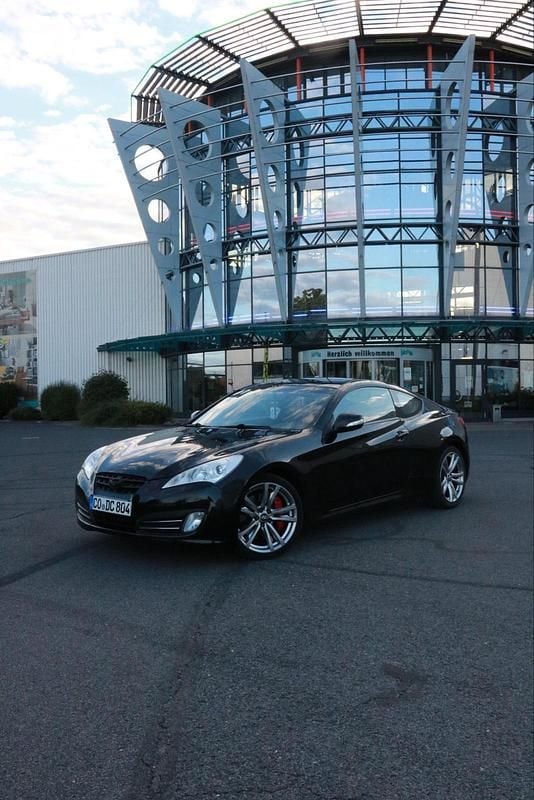 Schwarz Gebraucht 2011 Hyundai Genesis Coupé | 9.300 € (Fairer Preis) - Bild 1/4