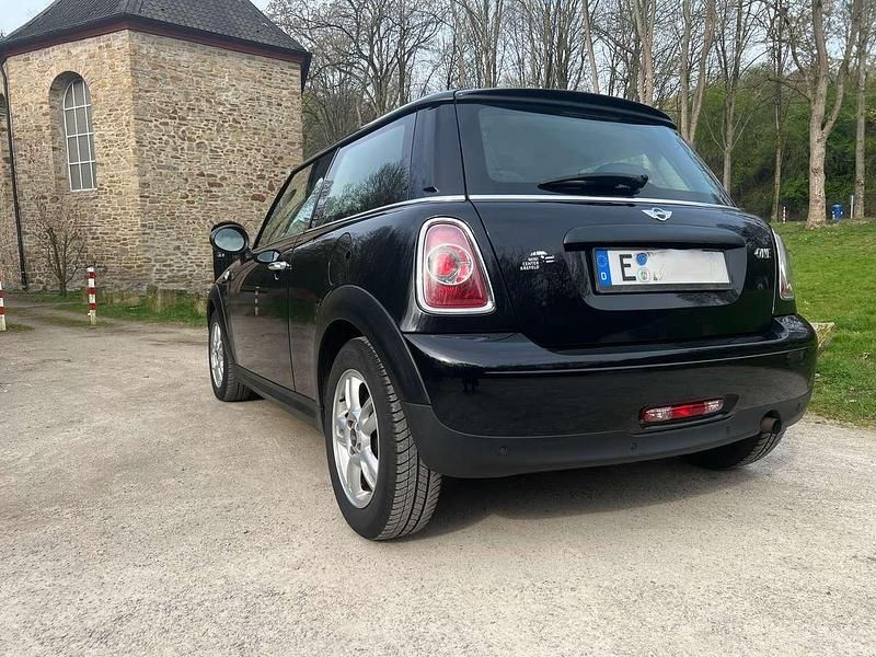 Gebraucht Mini ONE 75 PS (55 kW) 2010 Schwarz Kleinwagen