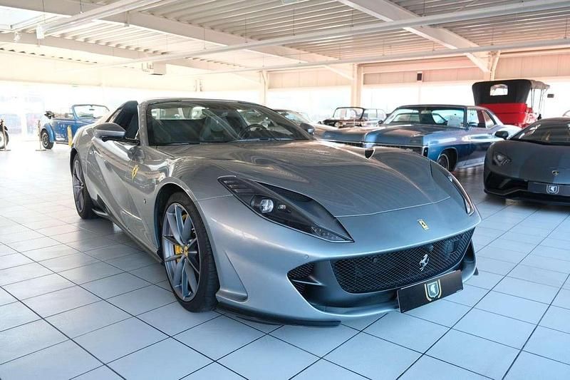 Grau Gebraucht 2021 Ferrari 812 Cabrio | 375.000 € - Bild 1/3