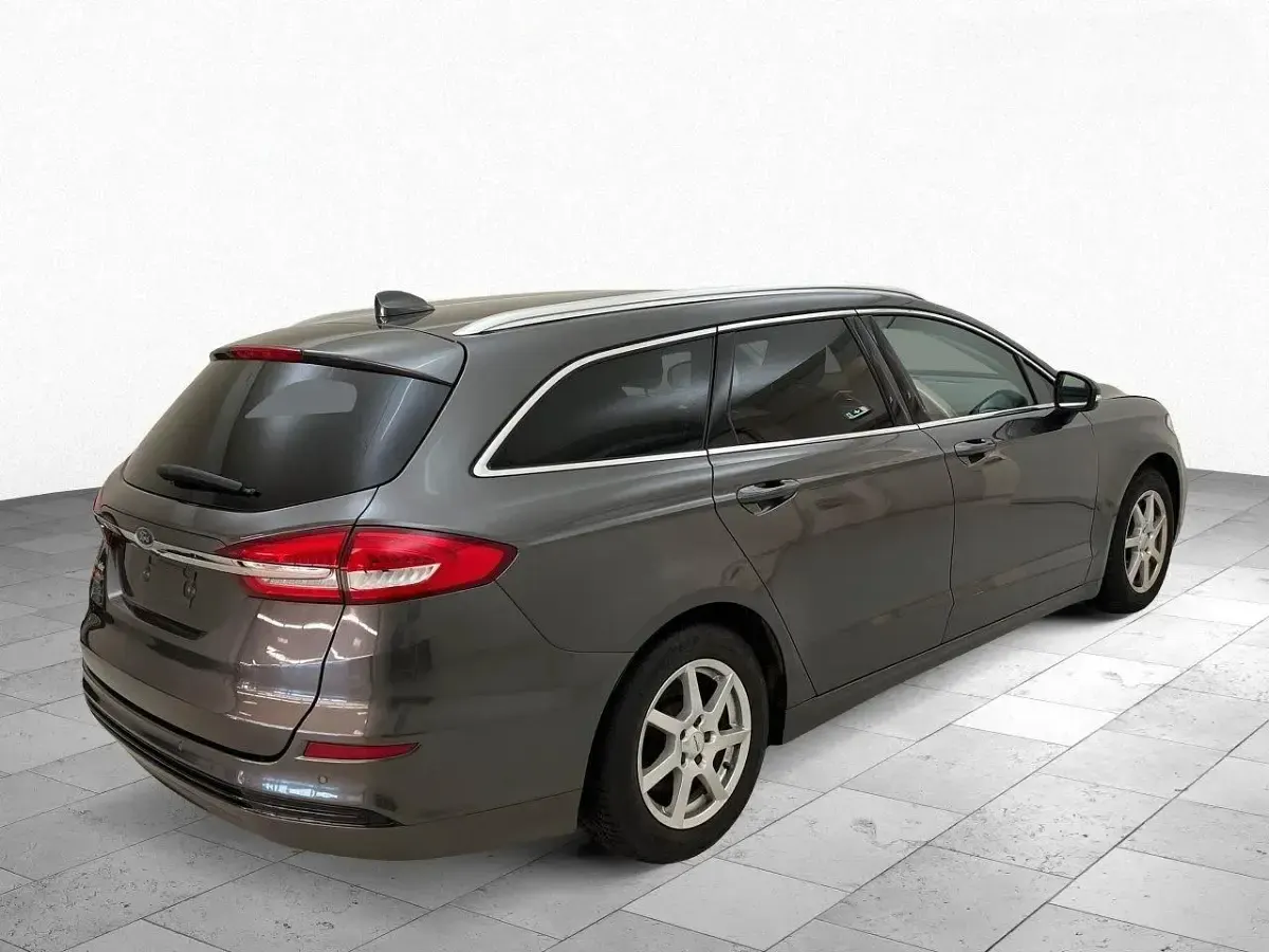 Usado Ford Mondeo 150 CV (110 kW) 2022 Gris Familiar