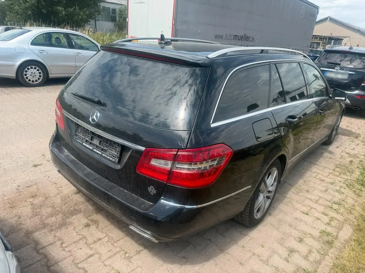 Gebraucht Mercedes E250 Avantgarde 204 PS (150 kW) 2011 Schwarz Kombi