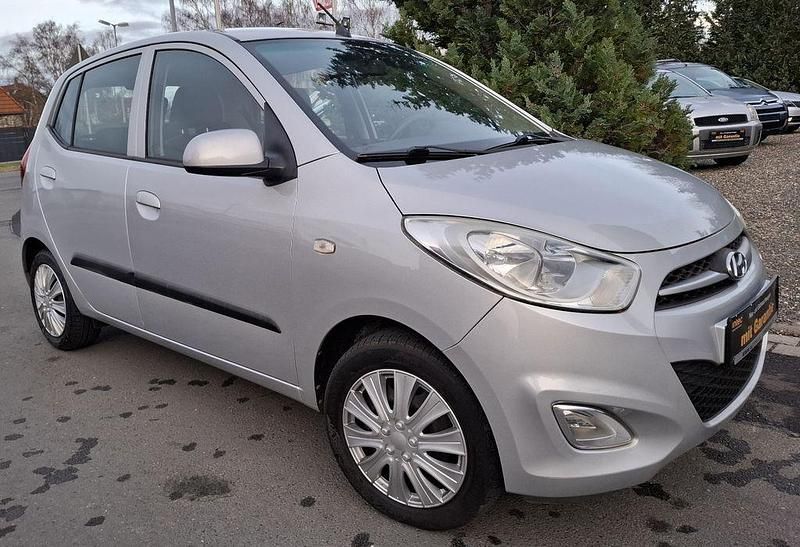 Gebraucht Hyundai i10 Edition 69 PS (50 kW) 2011 Silber Kleinwagen