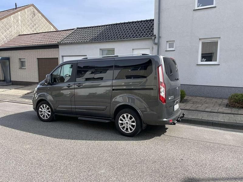 Gebraucht Ford Tourneo Titanium 185 PS (136 kW) 2021 Van / Kleinbus