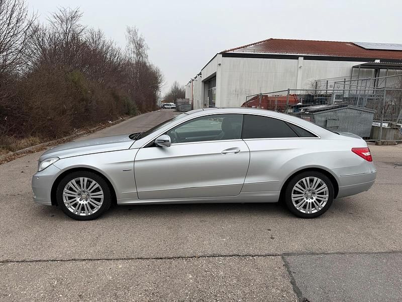 Gebraucht Mercedes E350 231 PS (169 kW) 2009 Silber Coupé