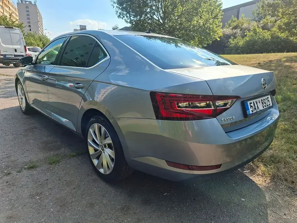 Gebraucht Skoda Superb Style 150 PS (110 kW) 2016 Grau Limousine