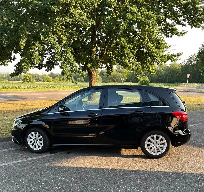 Gebraucht Mercedes B200 156 PS (114 kW) 2013 Schwarz Kleinwagen