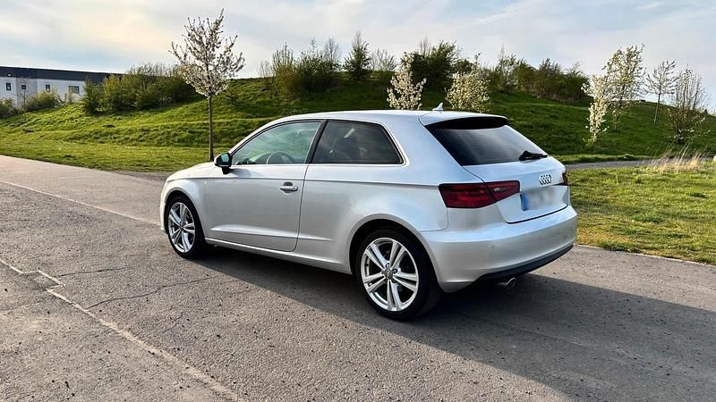 Używany Audi A3 S-Line 105 KM (77 kW) 2013 Srebrny Hatchback