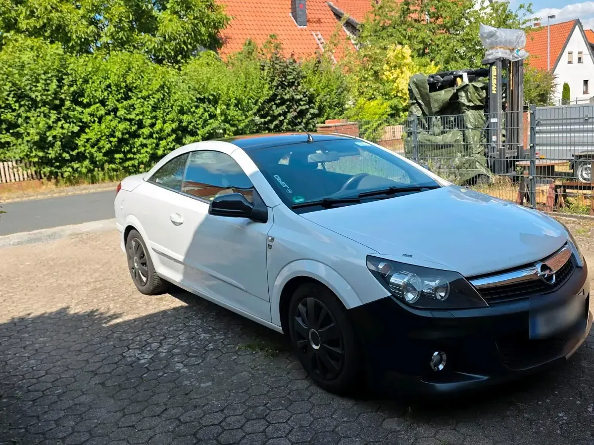 Gebraucht Opel Astra 140 PS (102 kW) 2010 Weiß Cabrio