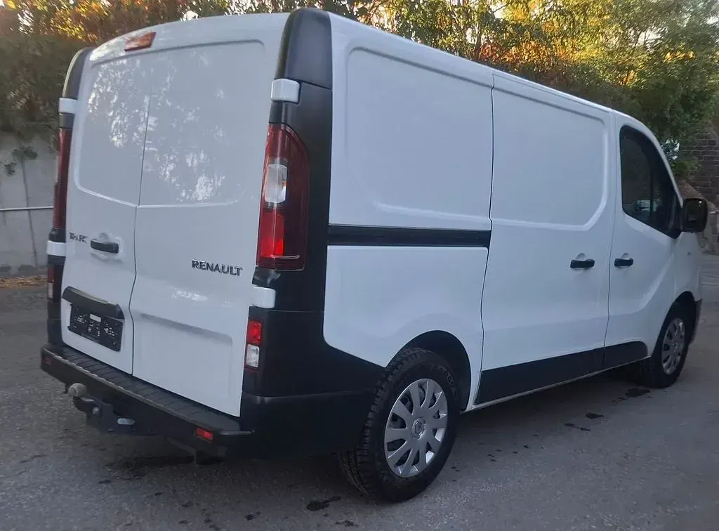 Gebraucht Renault Trafic 145 PS (106 kW) 2017 Weiß Van / Kleinbus