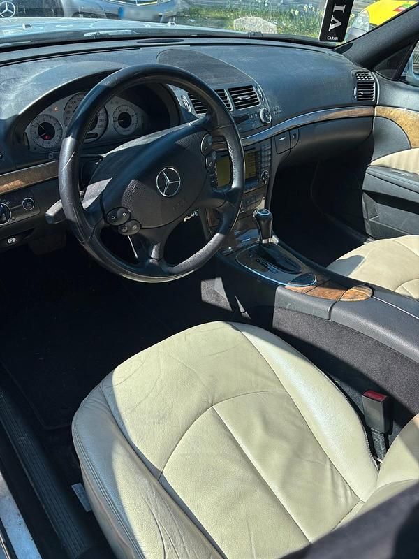 Second-hand Mercedes E320 220 CP (161 kW) 2007 Argintiu Berlinǎ