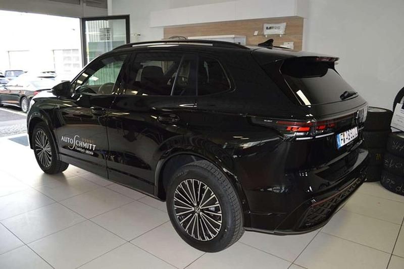Gebraucht VW Tiguan R-line 193 PS (141 kW) 2024 Schwarz SUV