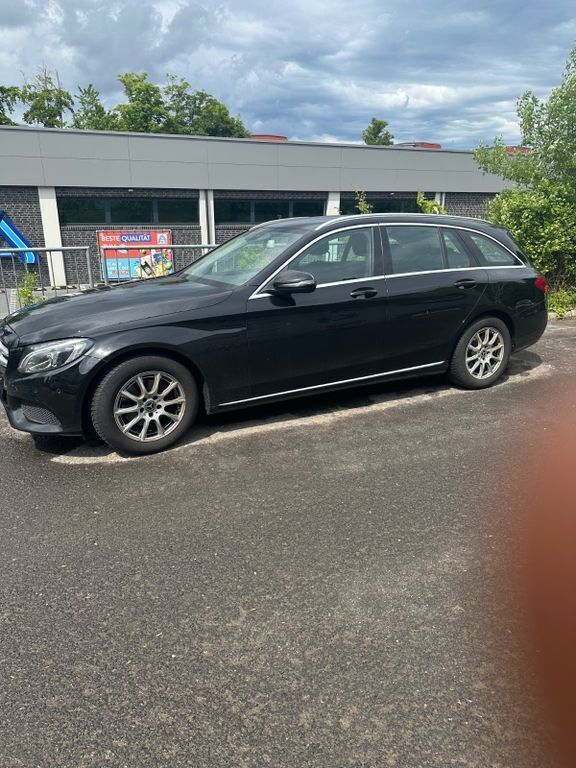 Schwarz Gebraucht 2017 Mercedes C200 Kombi | 10.900 € (Etwas zu teuer) - Bild 1/4
