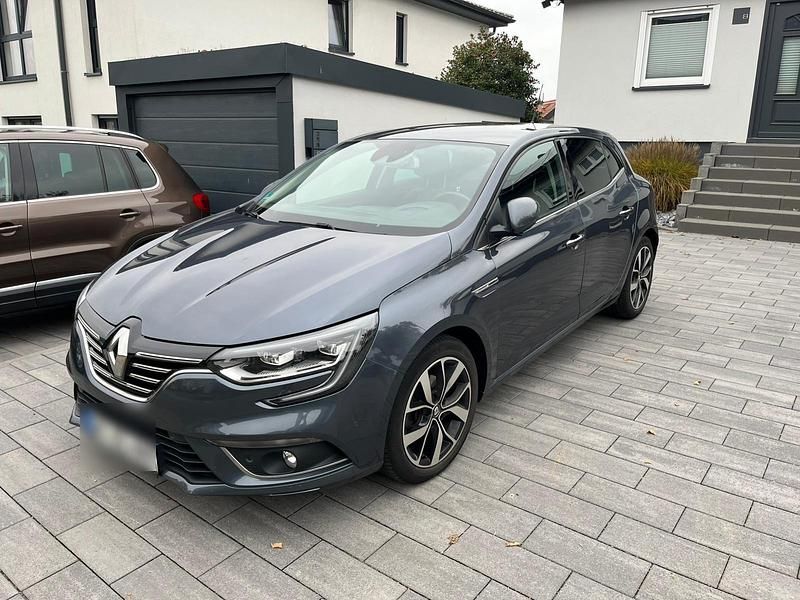 Grau Gebraucht 2019 Renault Mégane IV Bose Edition Limousine | 13.000 € (Guter Preis) - Bild 1/4