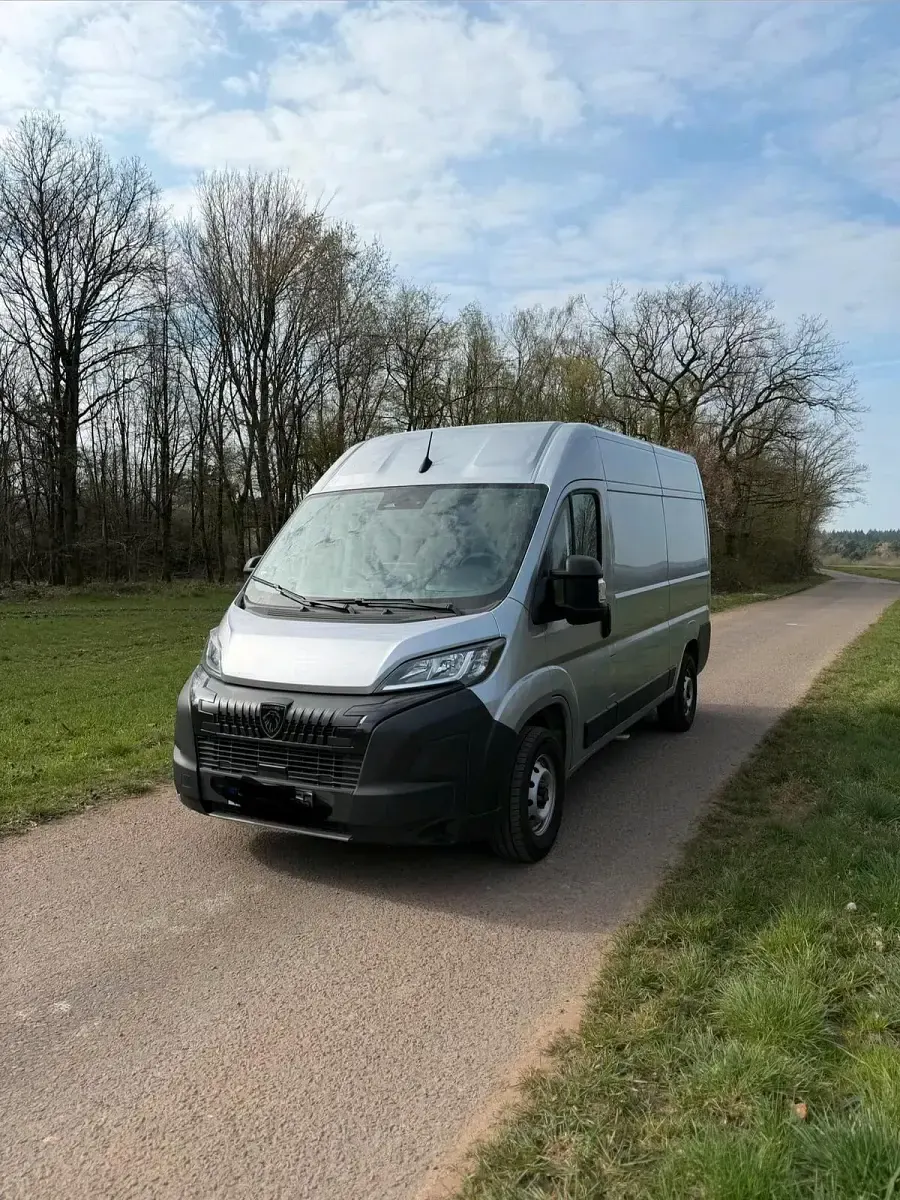 Gebraucht Peugeot Boxer 140 PS (102 kW) 2024 Silber Van