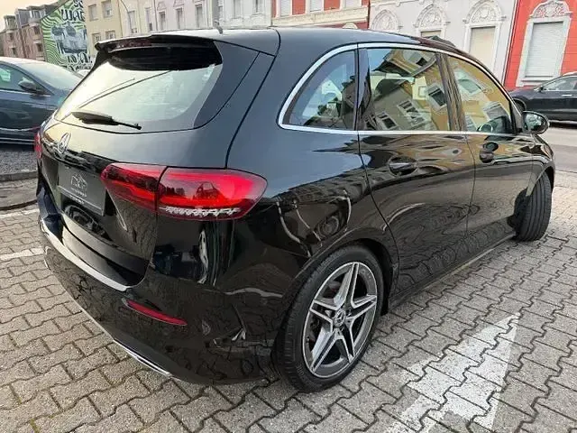 Gebraucht Mercedes B180 AMG line 136 PS (100 kW) 2019 Schwarz Kleinwagen