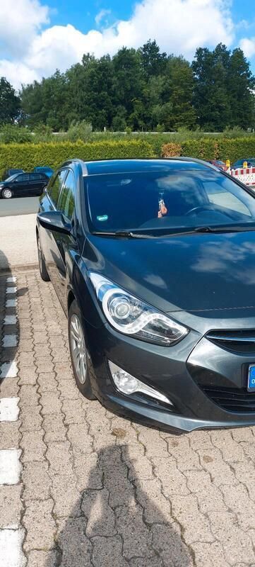 Grau Gebraucht 2015 Hyundai i40 Kombi | 7.500 € (Guter Preis) - Bild 1/4