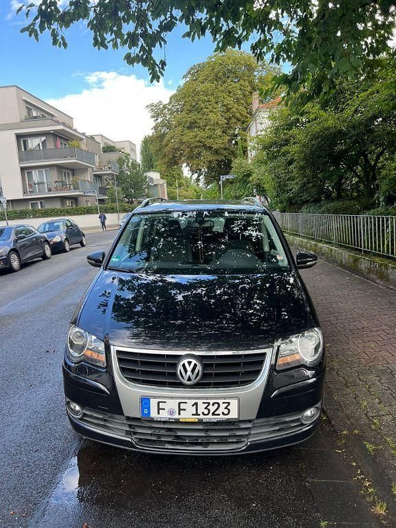 Schwarz Gebraucht 2010 VW Touran Freestyle Van / Kleinbus | 4.500 € (Fairer Preis) - Bild 1/4