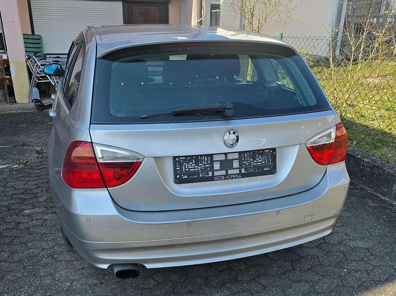 Gebraucht BMW 320 177 PS (130 kW) 2007 Grau Kombi