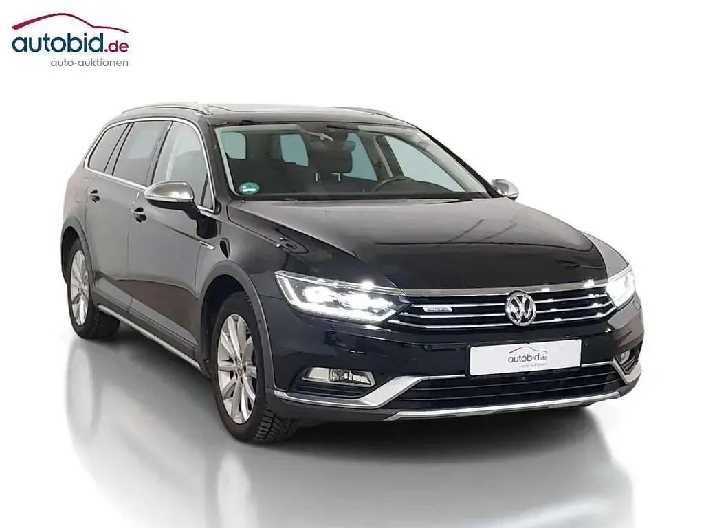 Gebraucht VW Passat Alltrack Highline 239 PS (175 kW) 2017 Deep black perleffekt Kombi