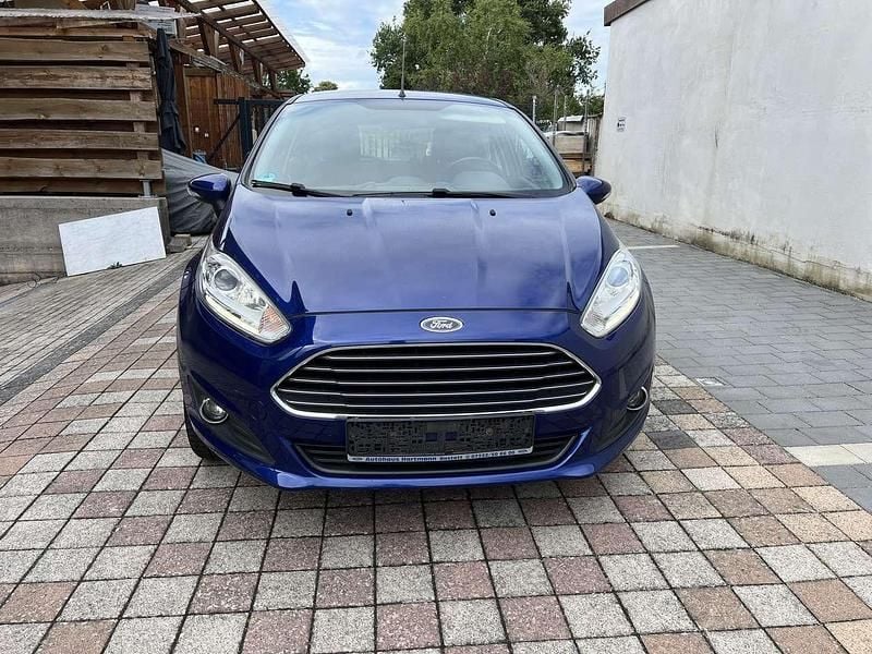 Indicblau metallic Gebraucht 2016 Ford Fiesta Trend Kleinwagen | 5.950 € (Fairer Preis) - Bild 1/4