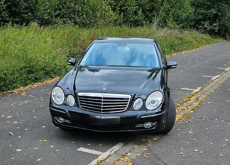 Schwarz Gebraucht 2007 Mercedes E200 Limousine | 4.900 € (Guter Preis) - Bild 1/4