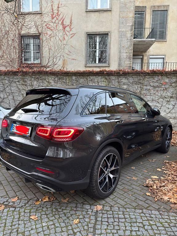 Grau Gebraucht 2019 Mercedes GLC300 AMG line SUV | 35.400 € (Fairer Preis) - Bild 1/4