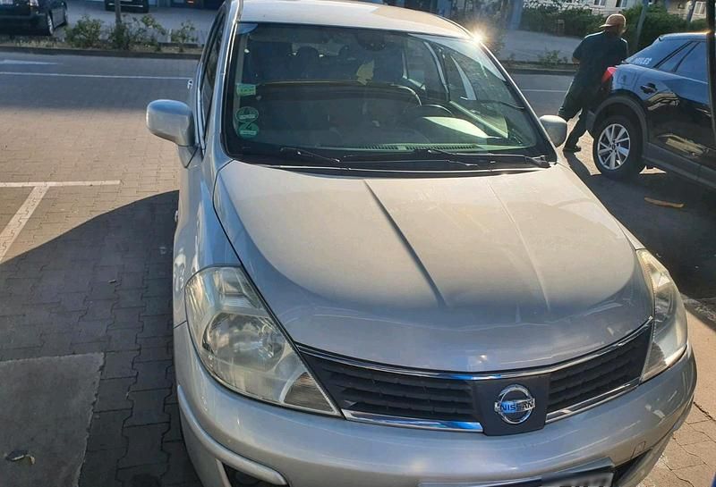 Gebraucht Nissan Tiida 105 PS (77 kW) 2008 Silber Kleinwagen