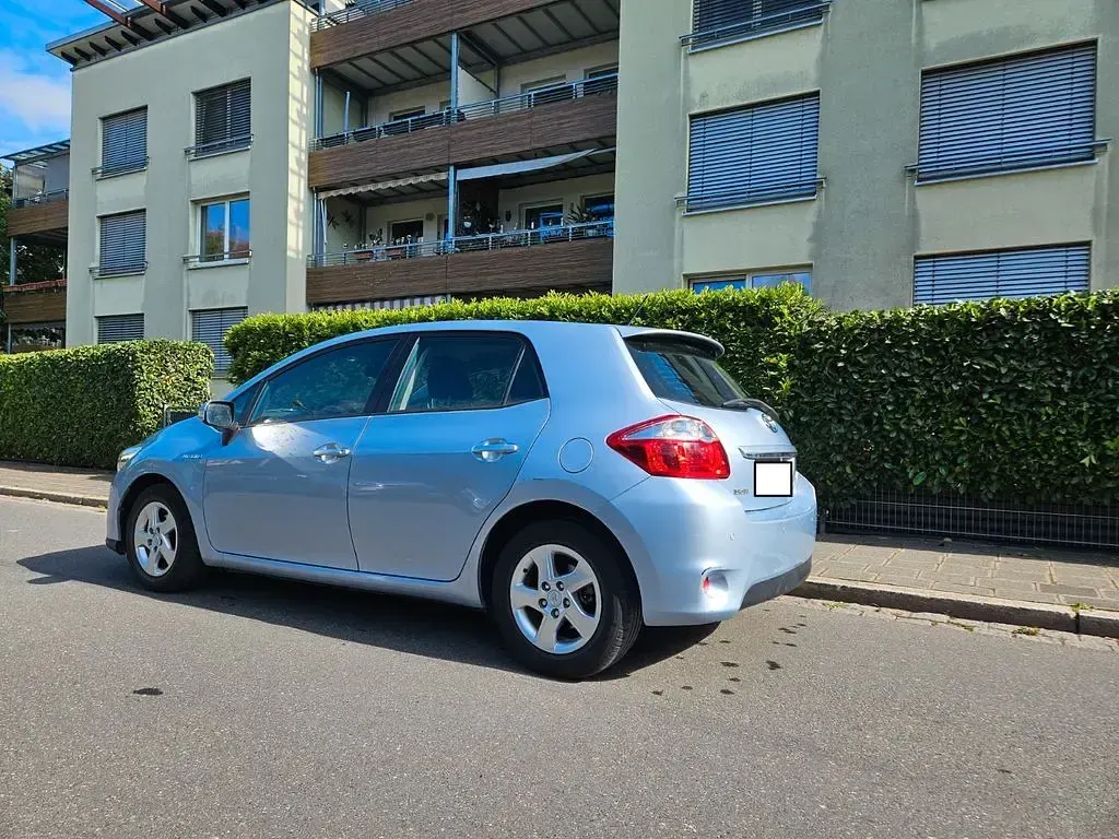 Gebraucht Toyota Auris Hybrid 99 PS (72 kW) 2011 Blau Limousine