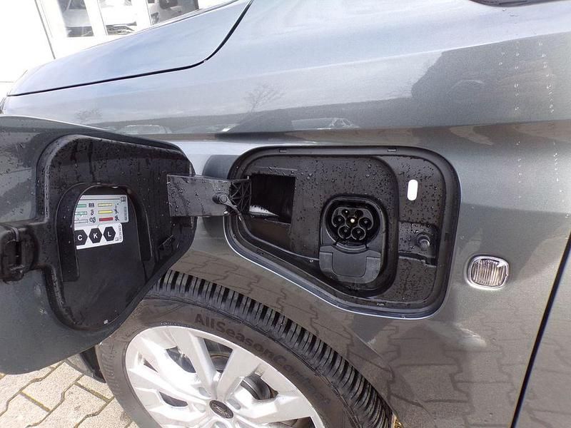 Gebraucht Ford Tourneo Titanium 150 PS (110 kW) 2025 Grau Van / Kleinbus