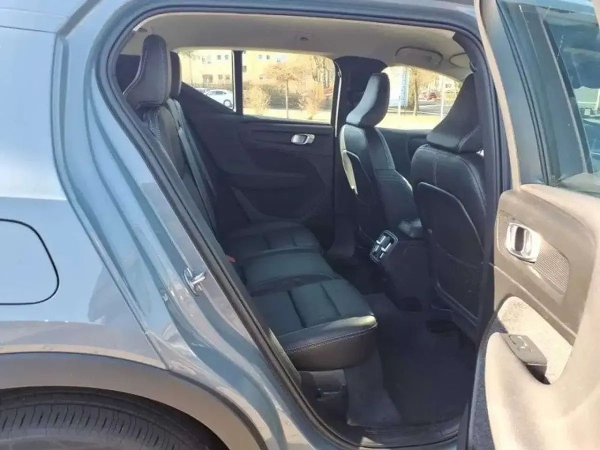 Gebraucht Volvo XC40 Plus 179 PS (131 kW) 2023 Blau SUV