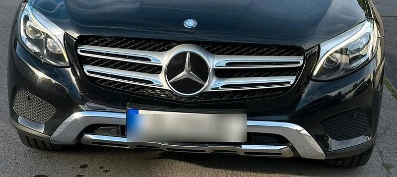 Schwarz Gebraucht 2016 Mercedes GLC250 AMG line SUV | 19.800 € (Fairer Preis) - Bild 1/4
