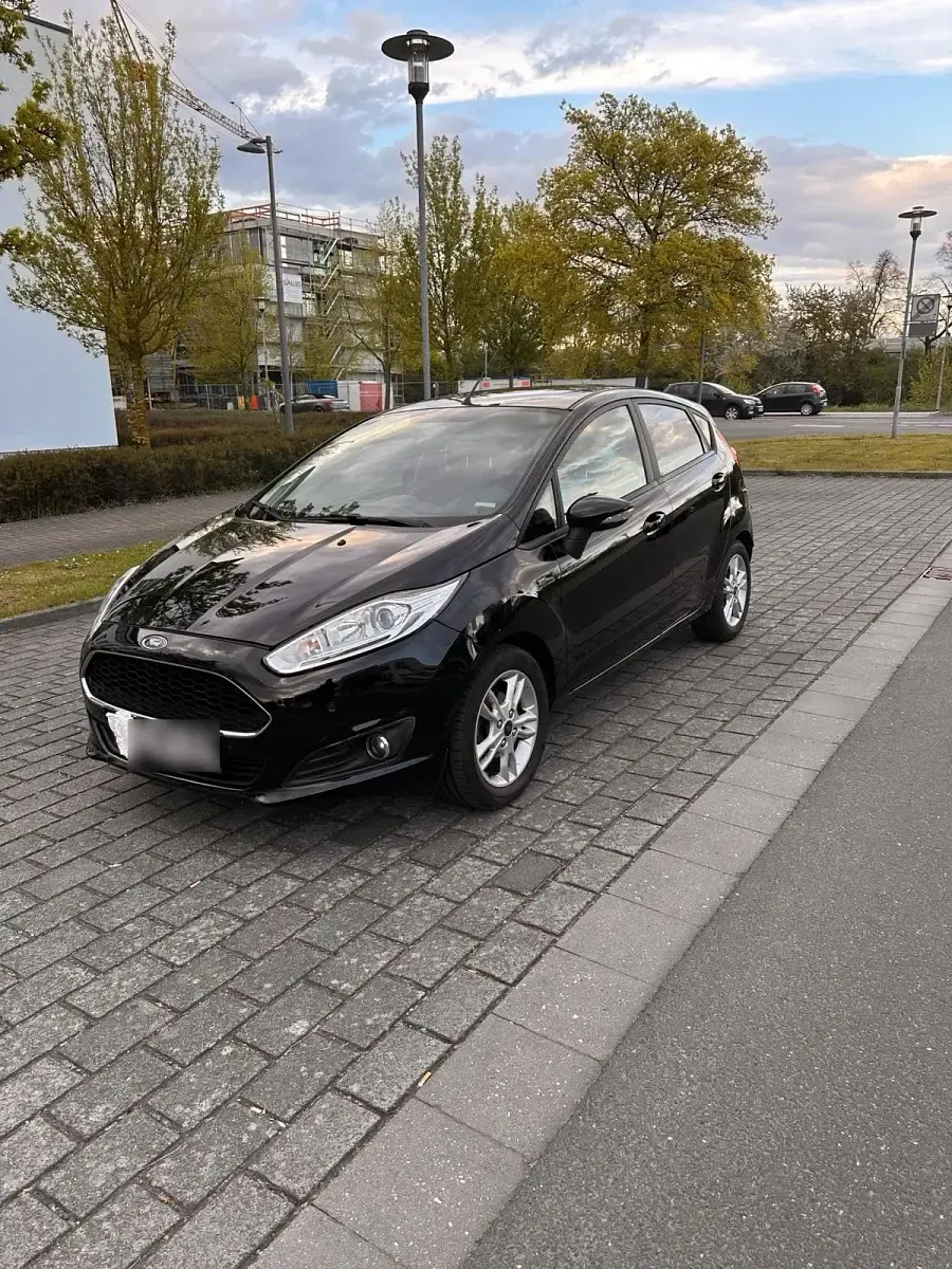 Gebraucht Ford Fiesta 101 PS (74 kW) 2016 Schwarz Kleinwagen