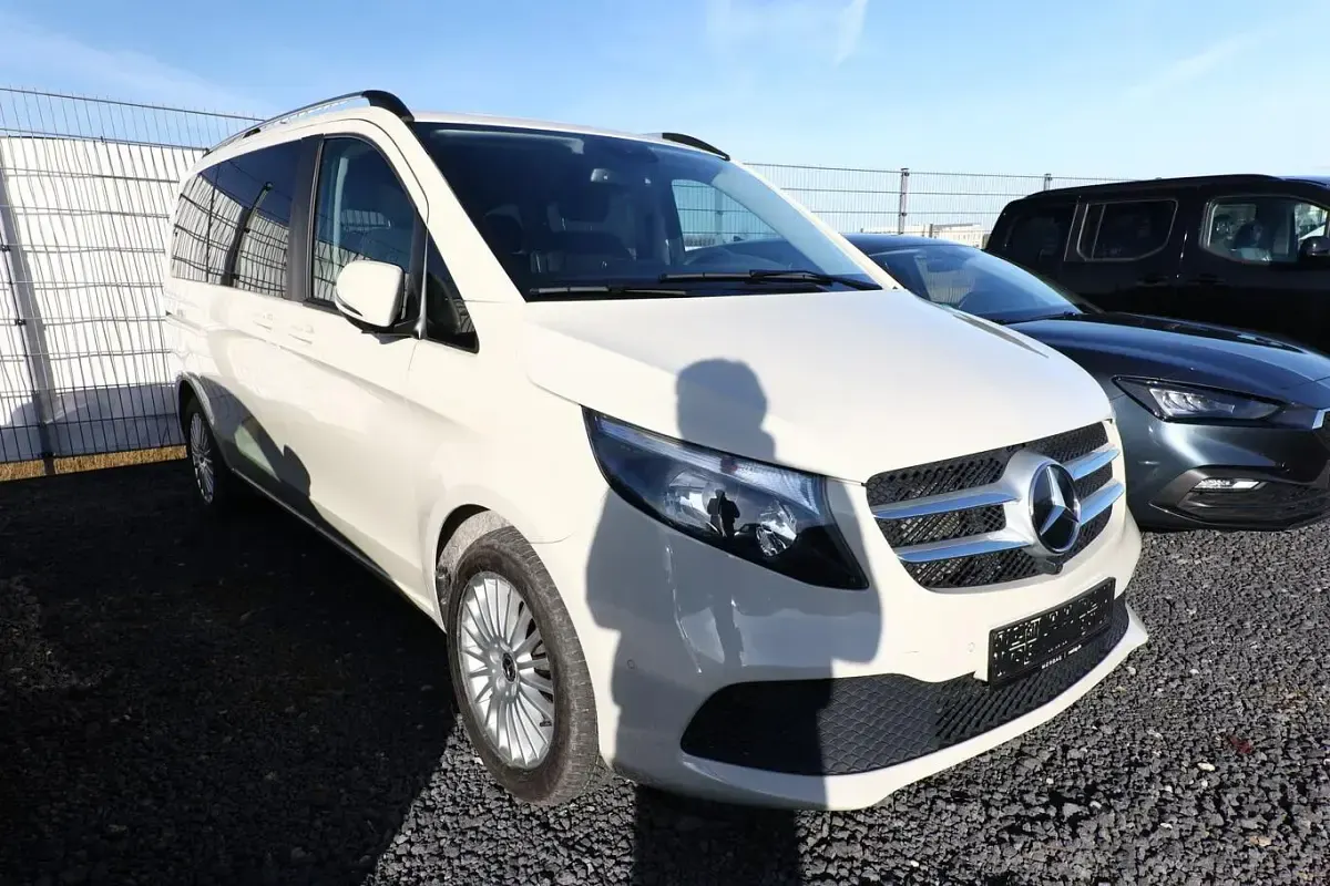 Gebraucht Mercedes V220 163 PS (119 kW) 2021 Kieselgrau Van / Kleinbus