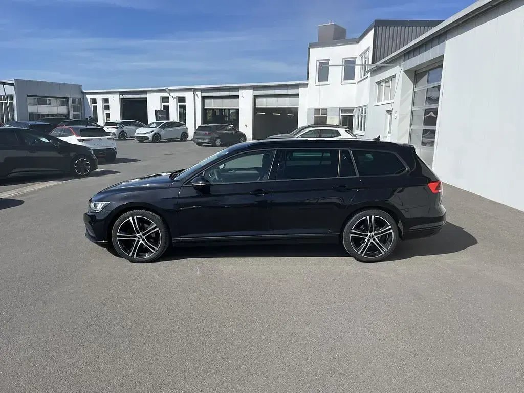 Second-hand VW Passat R-line 150 CP (110 kW) 2021 Negru Break