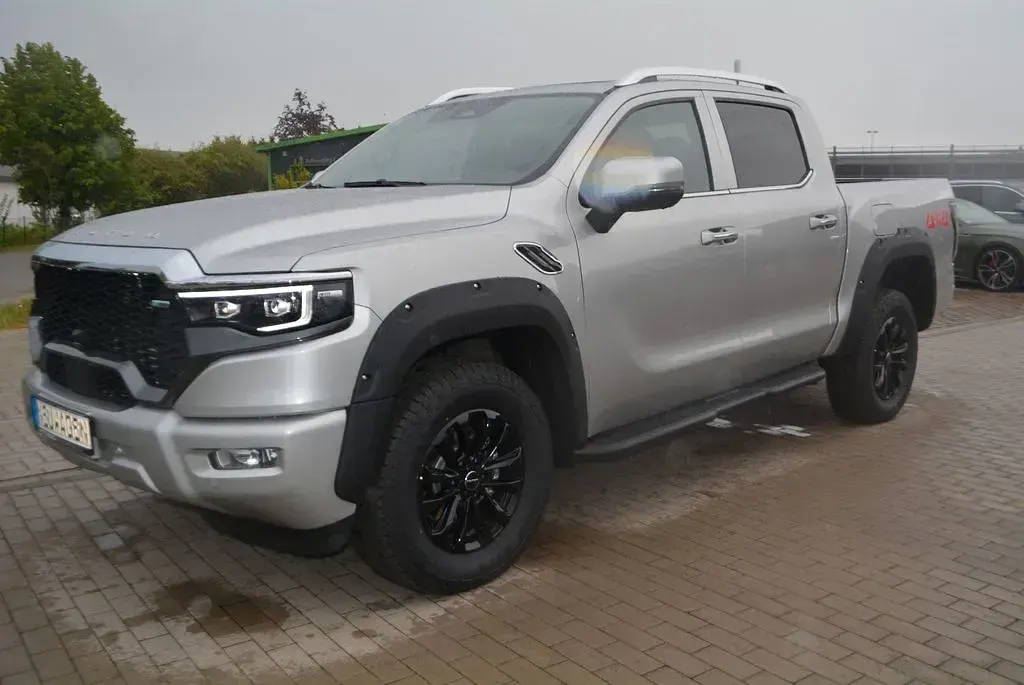 Neu Foton 4 159 PS (116 kW) 2026 Silber SUV