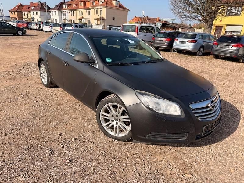 Gebraucht Opel Insignia Edition 131 PS (96 kW) 2010 Schwarz Limousine
