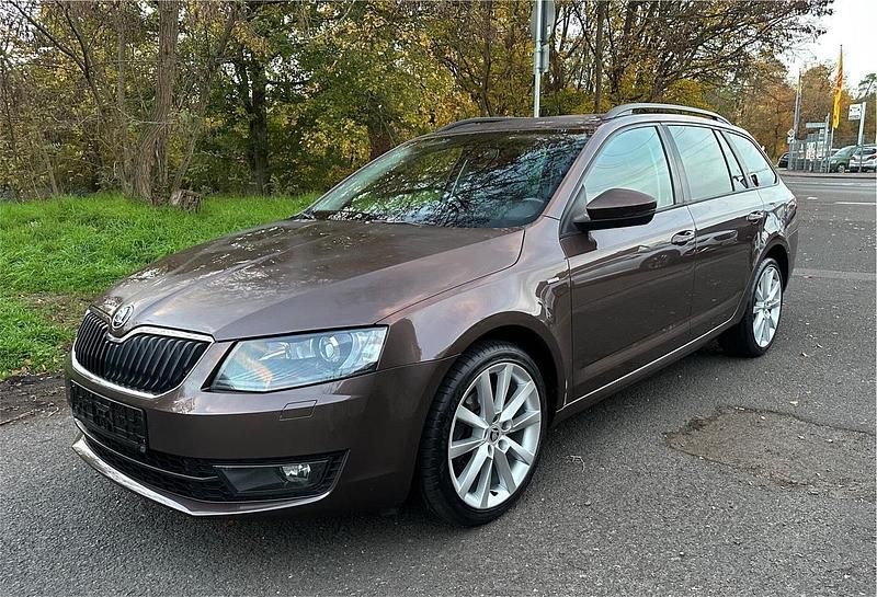 Braun Gebraucht 2017 Skoda Octavia Joy Kombi | 9.990 € (Guter Preis) - Bild 1/4