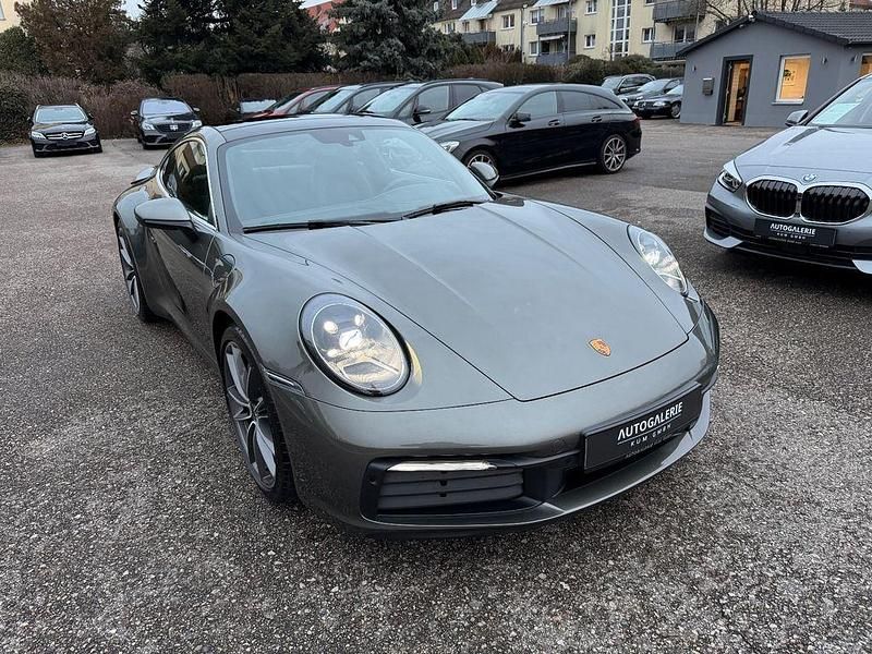 Grün Gebraucht 2023 Porsche 911 Carrera Coupé | 119.950 € (Superpreis) - Bild 1/4