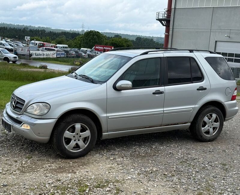 Silber Gebraucht 2002 Mercedes ML270 SUV | 2.350 € (Superpreis) - Bild 1/4