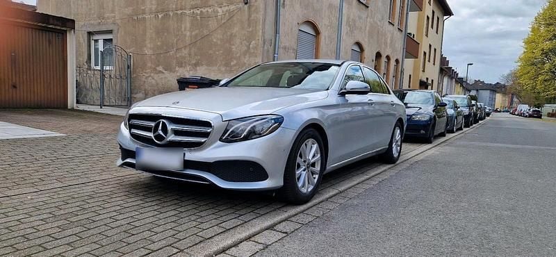 Gebraucht Mercedes E220 194 PS (142 kW) 2017 Silber Limousine