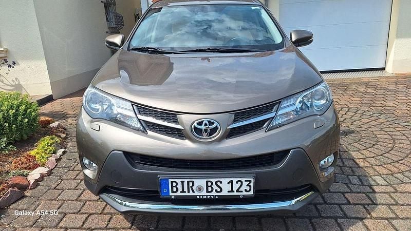 Bronze Gebraucht 2015 Toyota RAV4 Multidrive S SUV | 18.500 € (Guter Preis) - Bild 1/4
