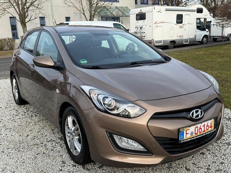 Gebraucht Hyundai i30 99 PS (72 kW) 2013 Braun Limousine
