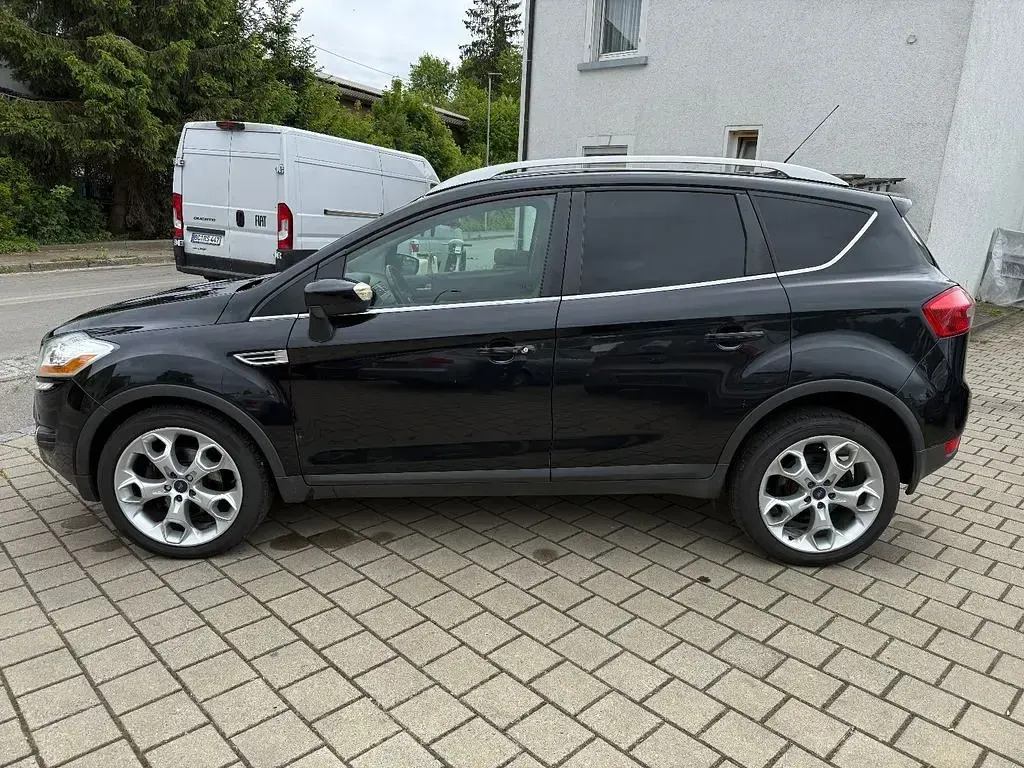 Usado Ford Kuga Titanium 140 HP (102 kW) 2012 Preto SUV